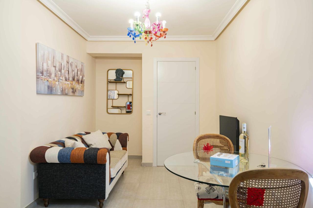 Cuidadosamente Decorado Apartamento Junto Al Metro Madrid Exterior photo